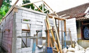 Program Rumah Tidak Layak Huni (Rutilahu ) di Desa Cimanggu, Kabupaten Bandung Barat, Kamis (14/10/2021) (Humas DPRD Jabar/ Zulkifli Reza)