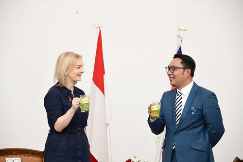 diplomasi cendol elizabeth