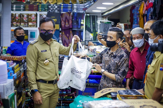 PASAR BEBAS PLASTIK