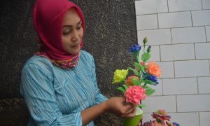 limbah plastik jadi bunga