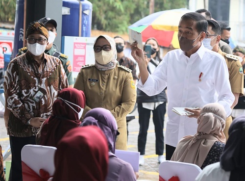 ade yasin dampingi presiden jokowi