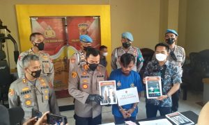 sopir angkot bunuh wanita